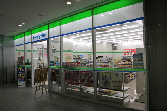コンビニ　ファミリーマート 豊洲キャナルフロント店（コンビニ）まで1000m