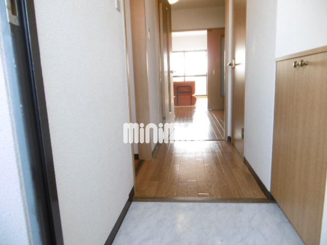 玄関　下駄箱あります