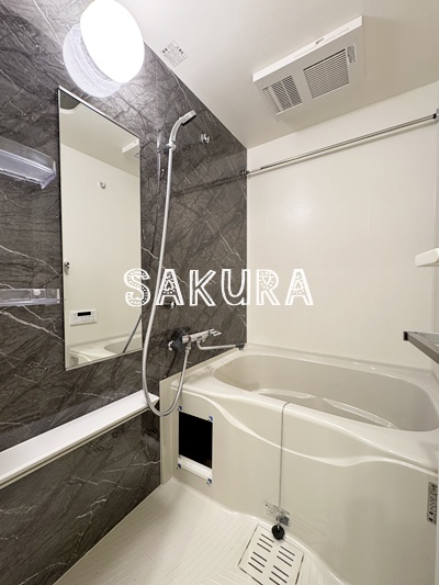 バス・シャワールーム　雨の日でも安心の浴室乾燥機付きです♪