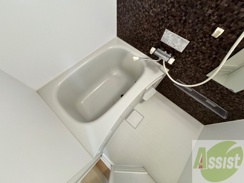 バス・シャワールーム　お風呂になります。一日の疲れを癒してくださいね。