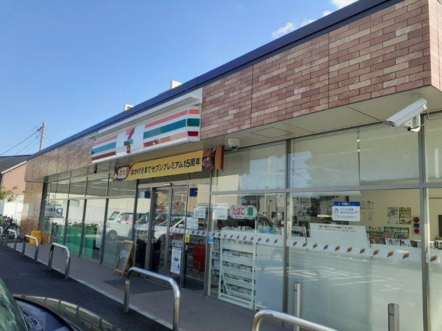 コンビニ　セブンイレブン（コンビニ）まで130m