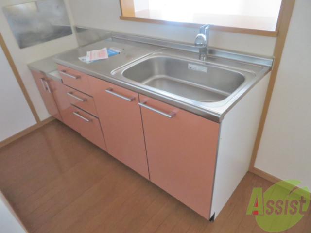 キッチン　調理スペースもしっかりあります！シンクも広い！