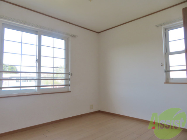 その他部屋・スペース　洋室は２部屋にそれぞれクローゼットがついていて使いやすそう