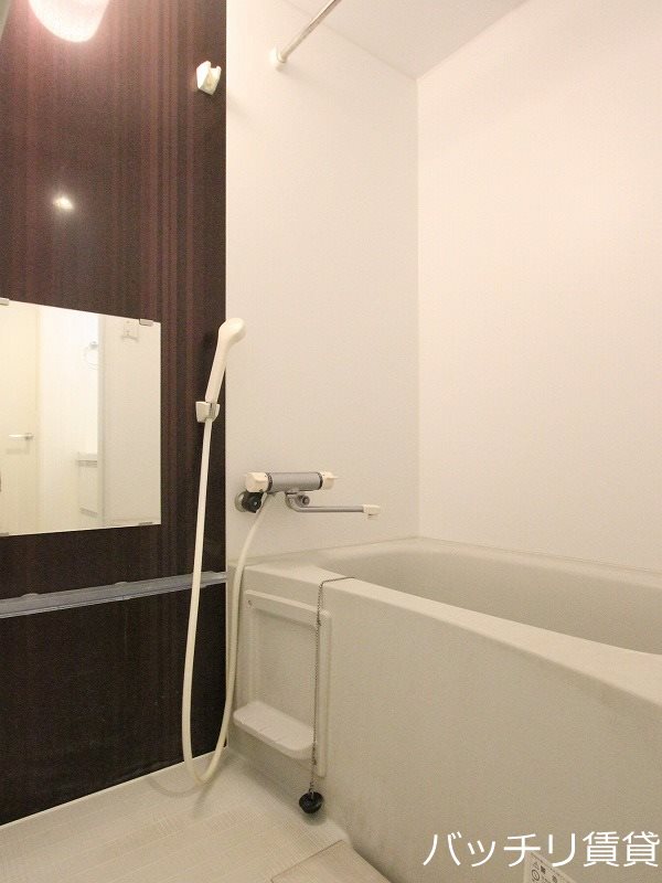 バス・シャワールーム　画像は同型タイプの為、現状優先とさせて頂きます。