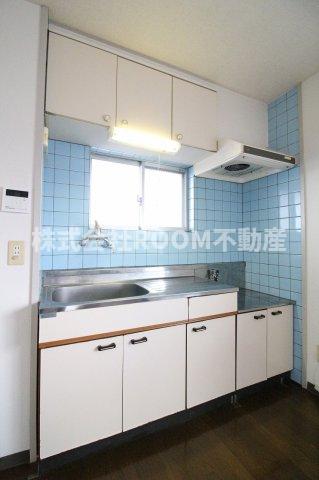 キッチン　コンパクトなキッチンで掃除もラクラク