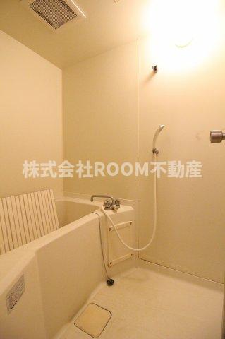 バス・シャワールーム　コンパクトで使いやすいお風呂です