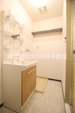 洗面設備　脱衣スペースもあります