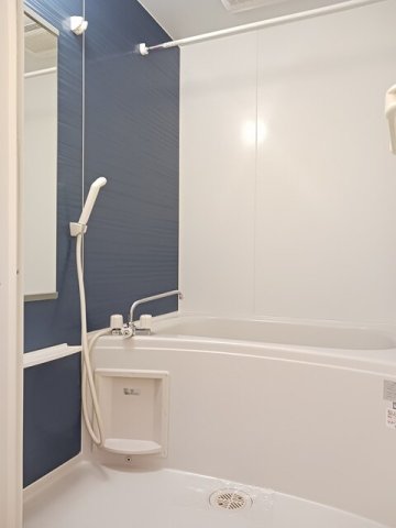 バス・シャワールーム　落ち着いた空間のお風呂です