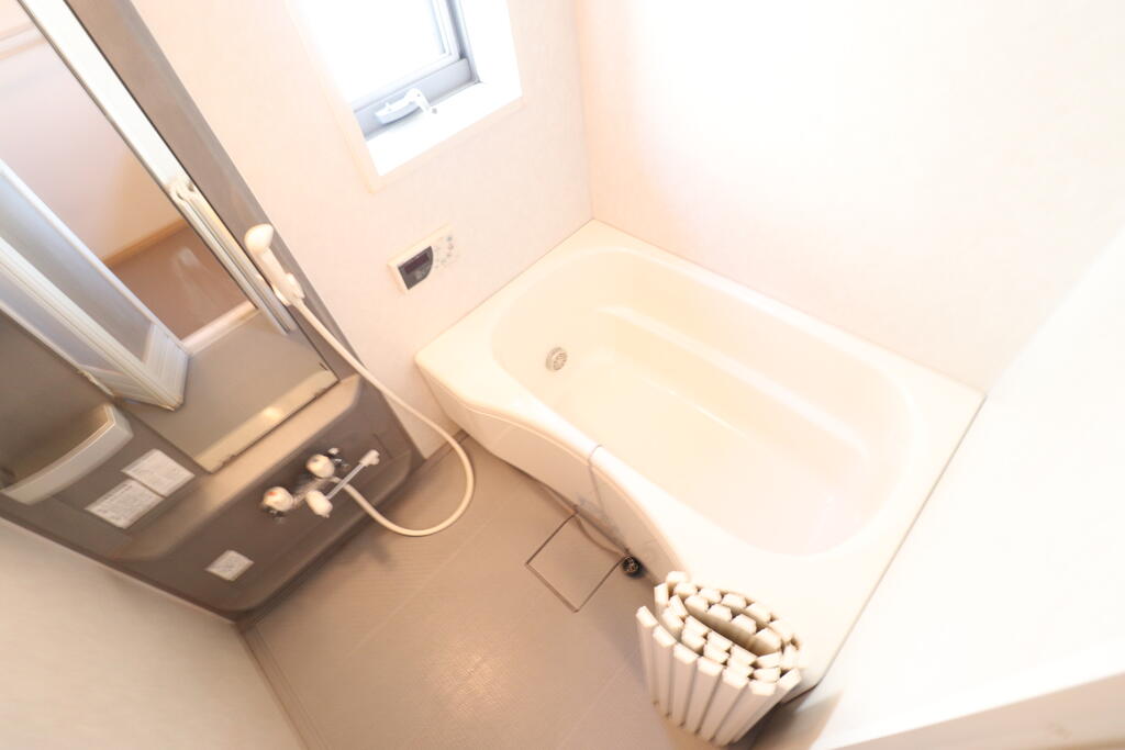 バス・シャワールーム　追い焚き機能付き♪