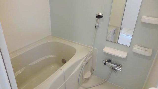 バス・シャワールーム　シャワー・追い焚き給湯