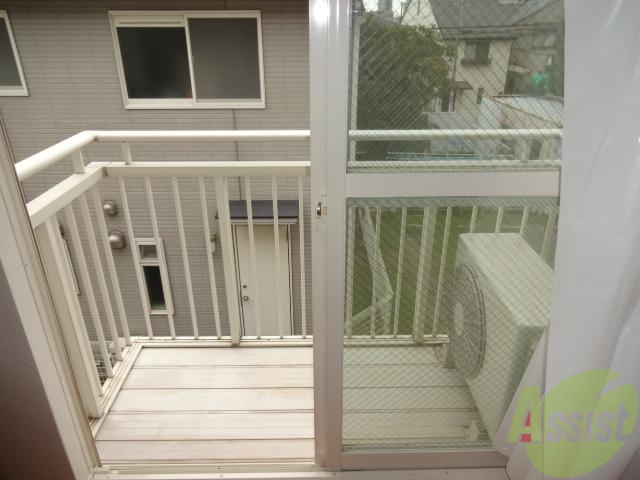 バルコニー　明るいバルコニーですね