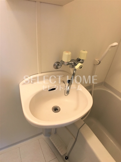 洗面設備　スペースが確保できる洗面所です 同型タイプ