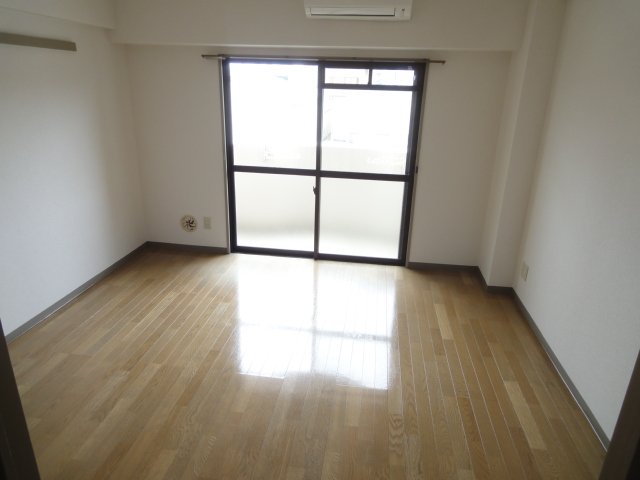 居室・リビング　同物件別号室