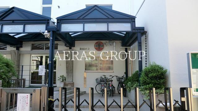 中学校　新宿区立牛込第一中学校（中学校）まで670m