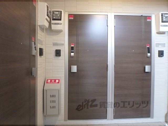 玄関　玄関ドア