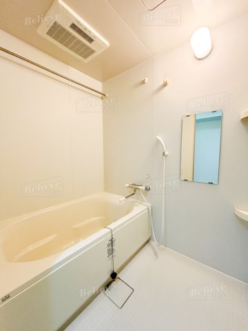 バス・シャワールーム　追い焚き機能付きのお風呂です♪