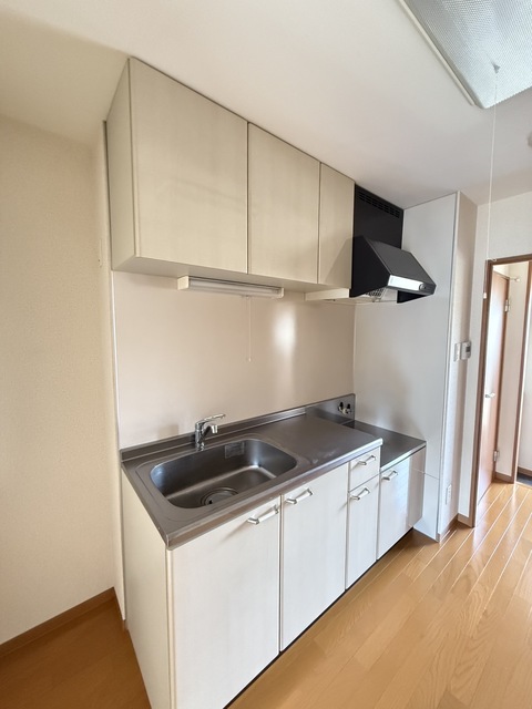 キッチン　別部屋参考写真です