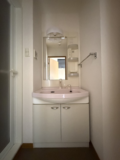 洗面設備　別部屋参考写真です