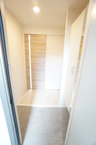 玄関　※同物件・同タイプの写真です。