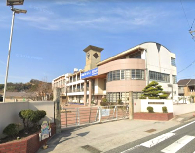 小学校　里庄町立里庄東小学校（小学校）まで190m