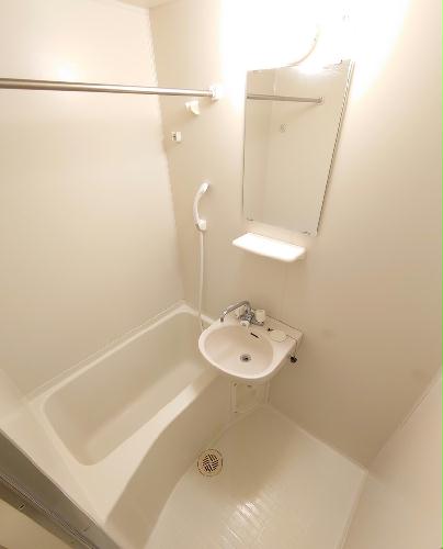 バス・シャワールーム　現状優先。設置は現地と異なる可能性があります。