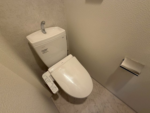 トイレ　別号室の写真です