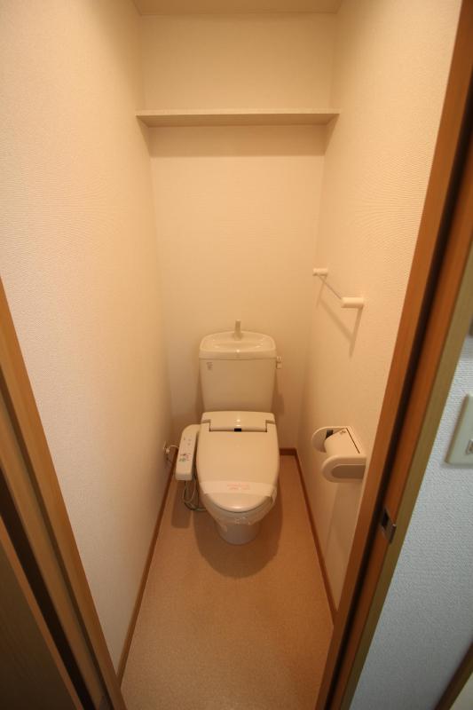 トイレ　温水洗浄便座付きトイレ