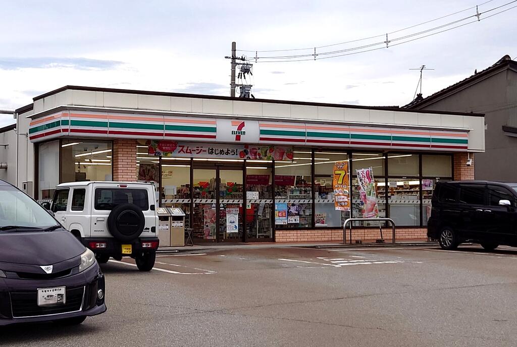 コンビニ　セブンイレブン富山水橋辻ヶ堂店（コンビニ）まで128m
