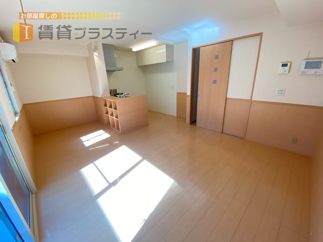 居室・リビング　日当たり良好明るいリビング