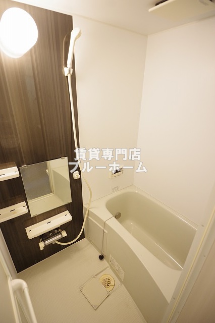 バス・シャワールーム　追炊き機能付きのお風呂です！