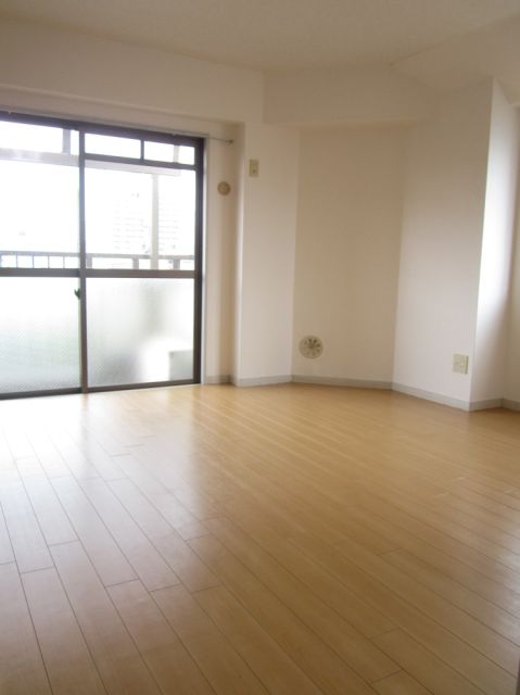 居室・リビング　２面採光、エアコンが付いてます