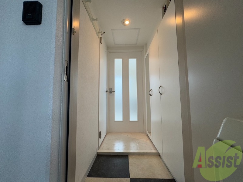 玄関　玄関の様子です。明るい印象ですね。気分もあがりそう。