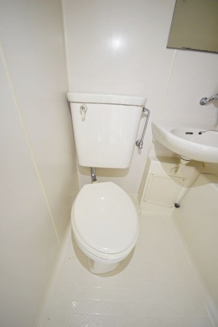 トイレ　お問い合わせはタウンハウジングまで