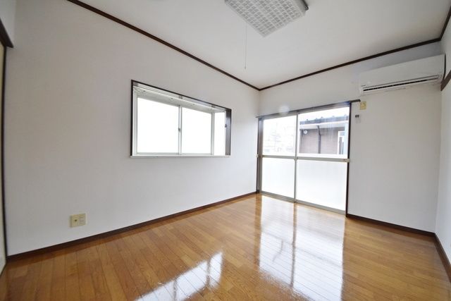 居室・リビング　お問い合わせはタウンハウジングまで