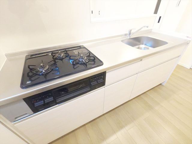 キッチン　3口ガスコンロ付き、人気のカウンターキッチン