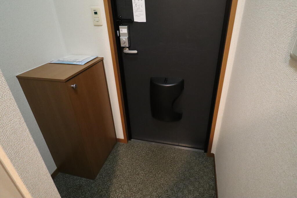 玄関　※同物件別号室写真となります。