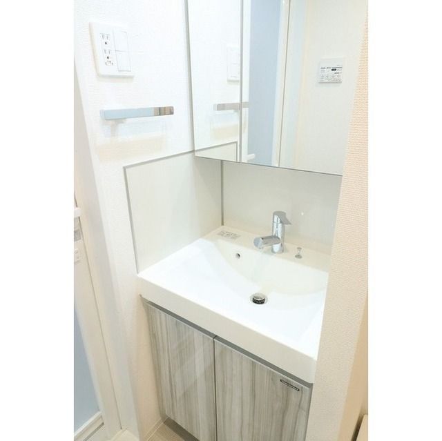 洗面設備　☆朝の支度に便利な独立洗面☆