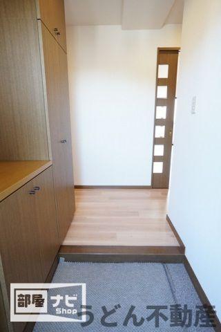 玄関　うどん県のお部屋探しはうどん不動産へ うどんちゃんとLINE