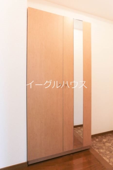玄関　退去前の為別部屋使用