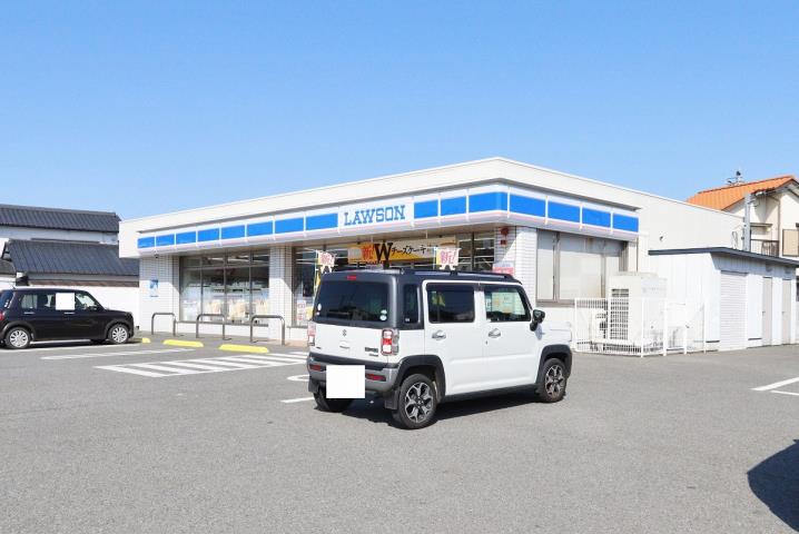 コンビニ　ローソン北島中村店（コンビニ）まで882m