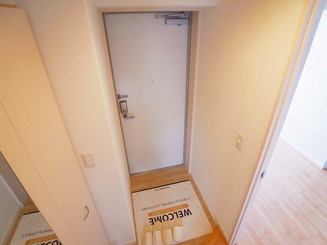 玄関　同一物件別部屋