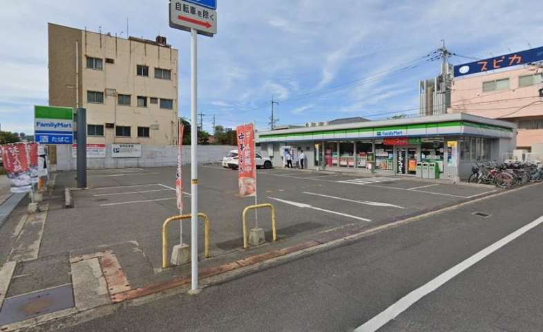 コンビニ　ファミリーマート清心女子大学前店（コンビニ）まで385m