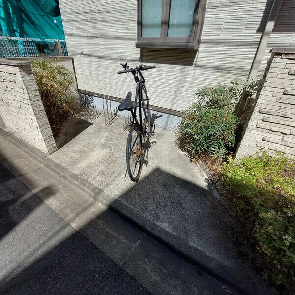 駐車場　駐車場があるので、車を買う予定の方も安心です
