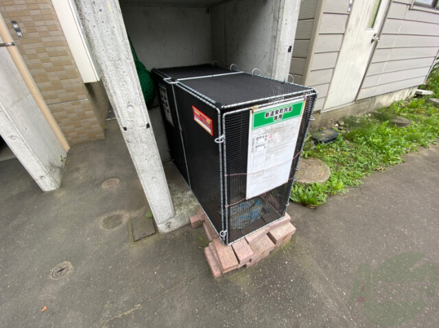 駐車場　ゴミ置き場その他