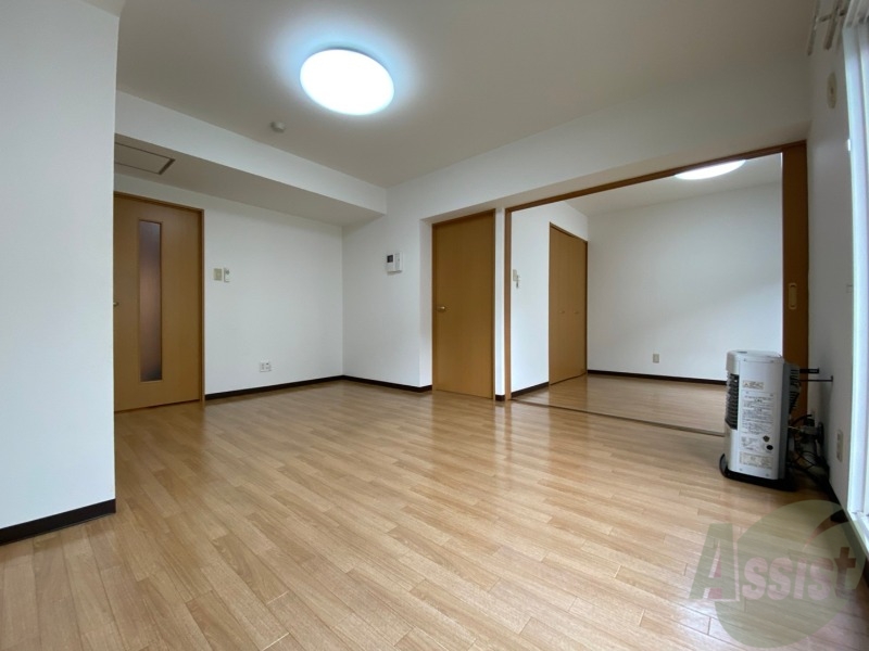 居室・リビング　広くてキレイなお部屋が広がっていて、充実した生活が送れそう。