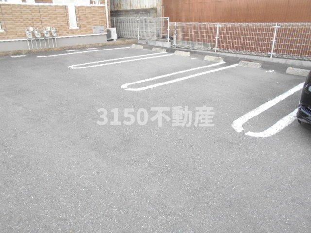駐車場　駐車場に車を止められます