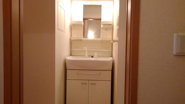 洗面設備　コンパクトで使いやすい洗面所