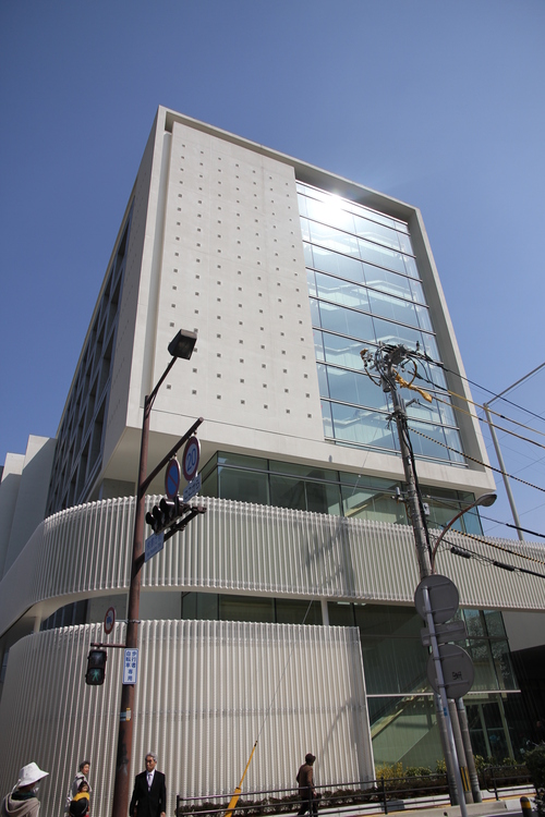 小学校　福岡市立舞鶴小学校（小学校）まで732m