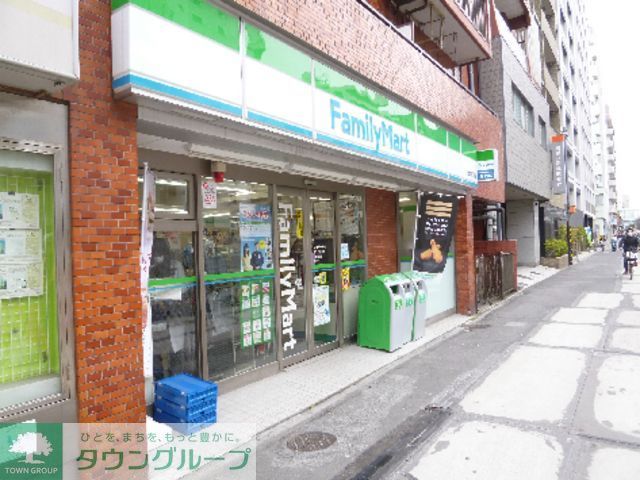 コンビニ　ファミリーマート勝どき駅前店（コンビニ）まで400m