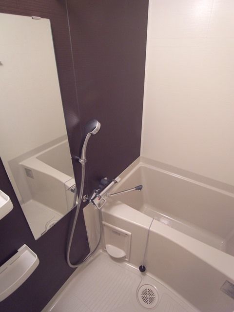 バス・シャワールーム　※反転タイプの写真を使用しています。
